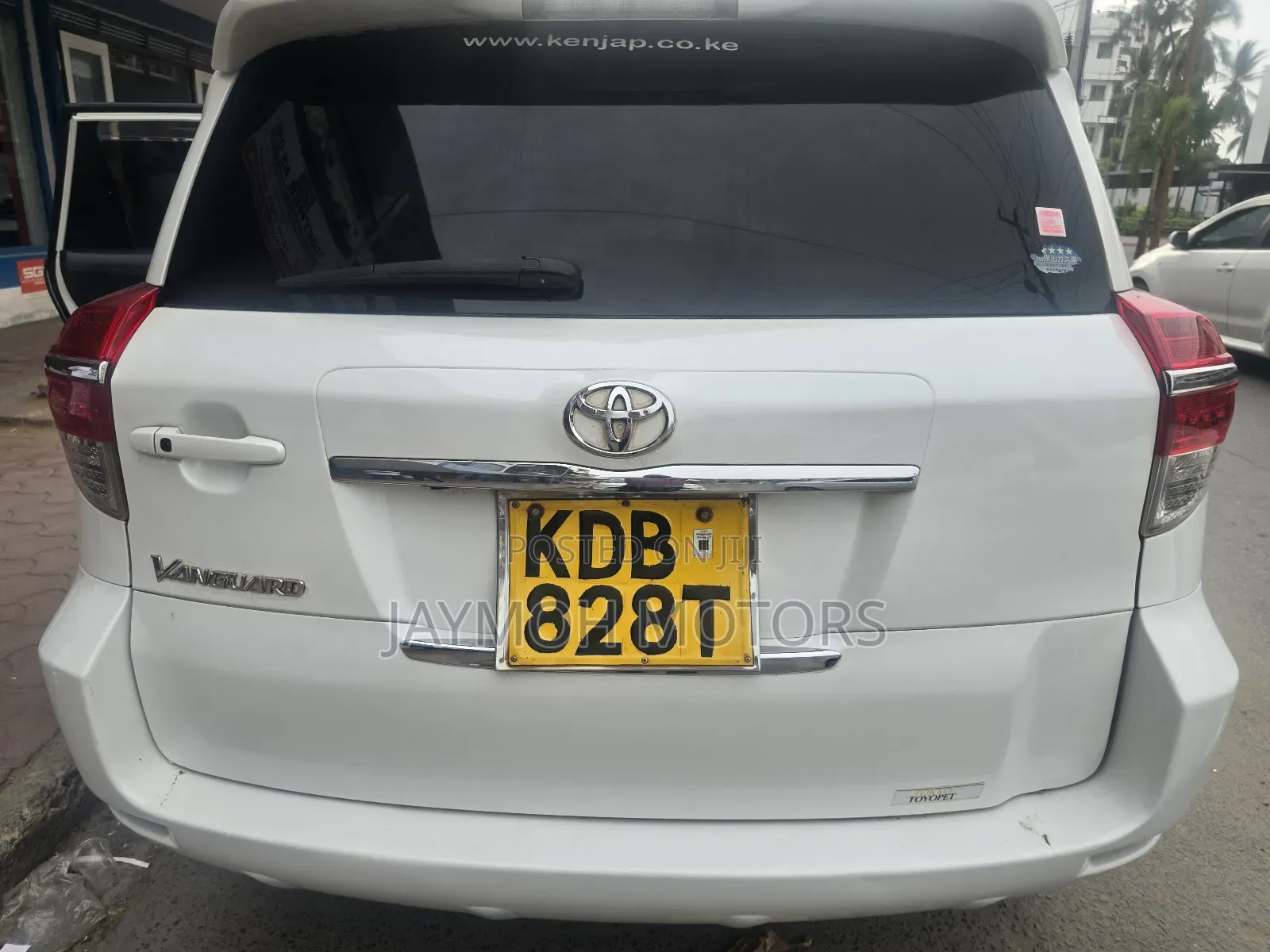 Toyota Vanguard 2013 White