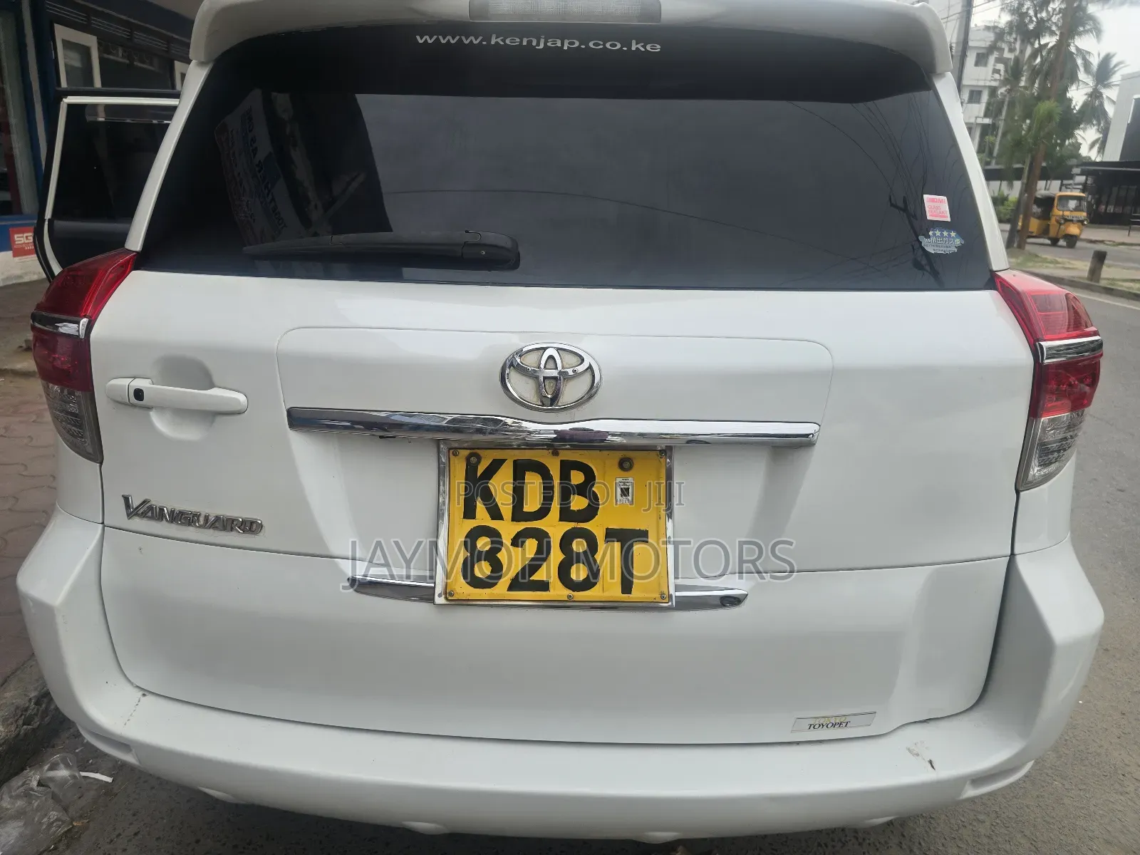 Toyota Vanguard 2013 White