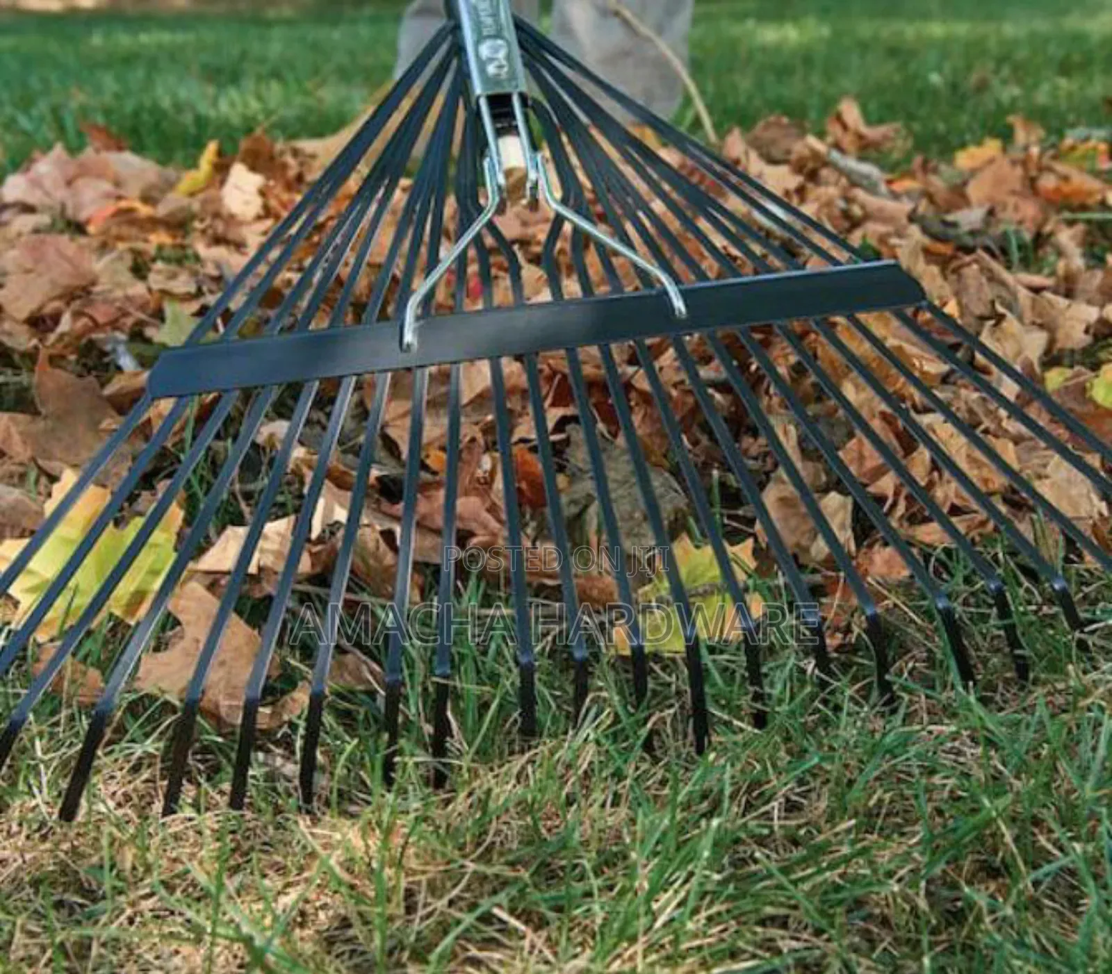 Adjustable Metallic Leaf Rake