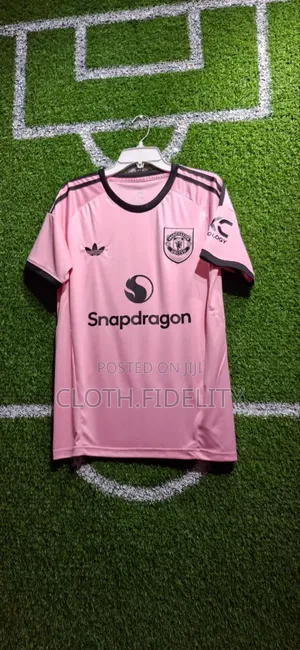 Manchester United Goalkeeper's Kit 25/26.( Pink)