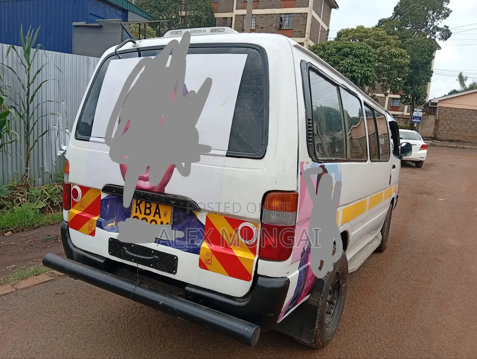 Toyota HiAce 2000 White