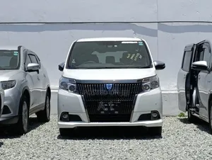 Toyota Esquire 1.8 FWD Hybrid (7 seater) 2018 White