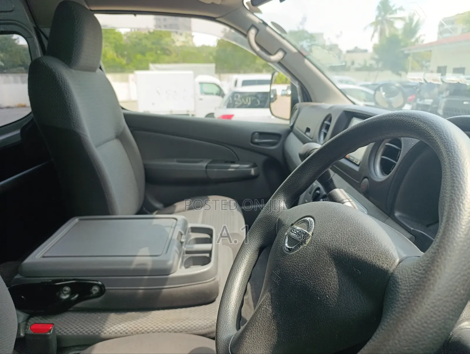 Nissan Caravan (Urvan) 2018 Silver