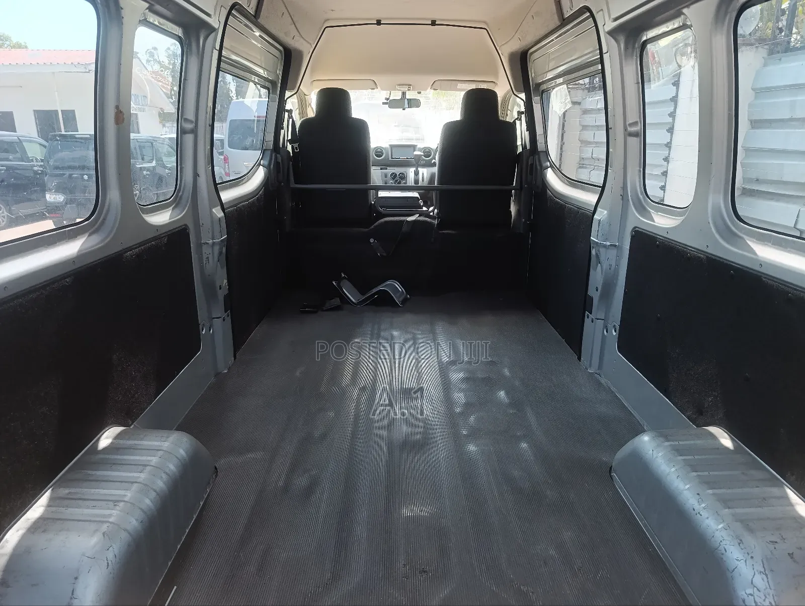 Nissan Caravan (Urvan) 2018 Silver