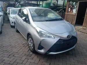 Toyota Vitz 1.0 FWD 5dr 2019 Silver