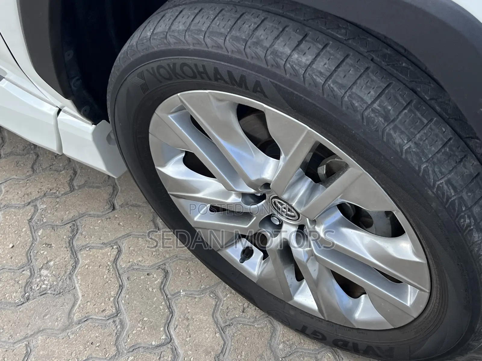 Toyota RAV4 2019 White