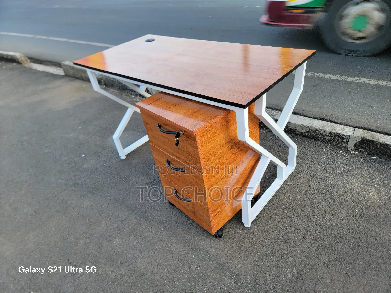 Office Mobile Drawers and Laptop Table