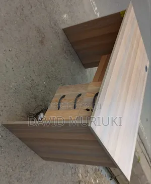 Office Desk Table
1.m