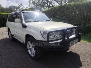 Toyota Land Cruiser HDJ 100 2001 Off white