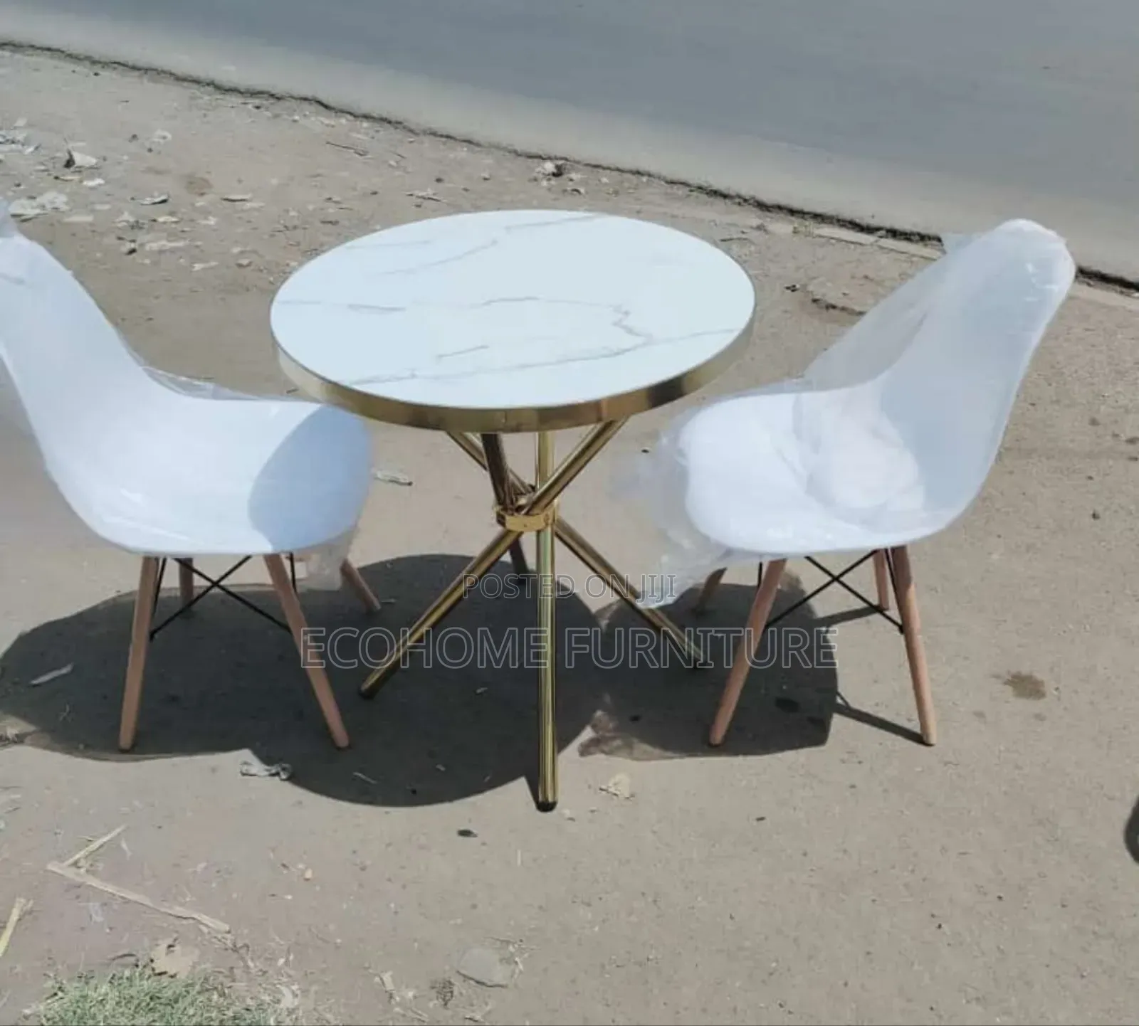 Round Dining Table and Chairs