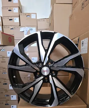 Size 18/5 Holes Black With Silver Sports Rims