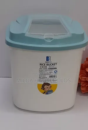 Rice/Cereal Bucket With Measuring Cup