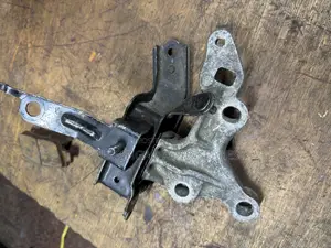 Gearbox Mounting For Mira