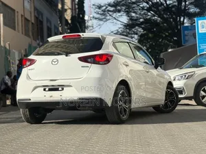 Mazda 2 2020 Off white