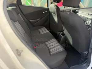 Mazda 2 2020 Off white