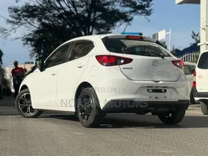Mazda 2 2020 Off white