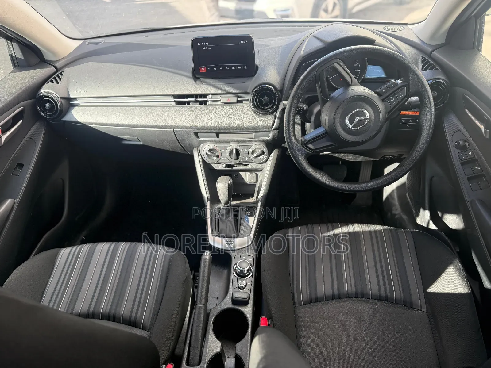 Mazda 2 2020 Off white