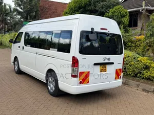Toyota HiAce 2018 White