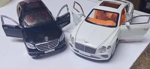 Diecast Luxury Car Models (Mercedes Bentley) – Open Doors Display