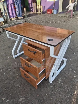 Modern Executive Desk With 3 Lockable Drawers