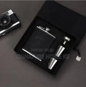 Hip Whisky Bottle With 2 Tot Cups
