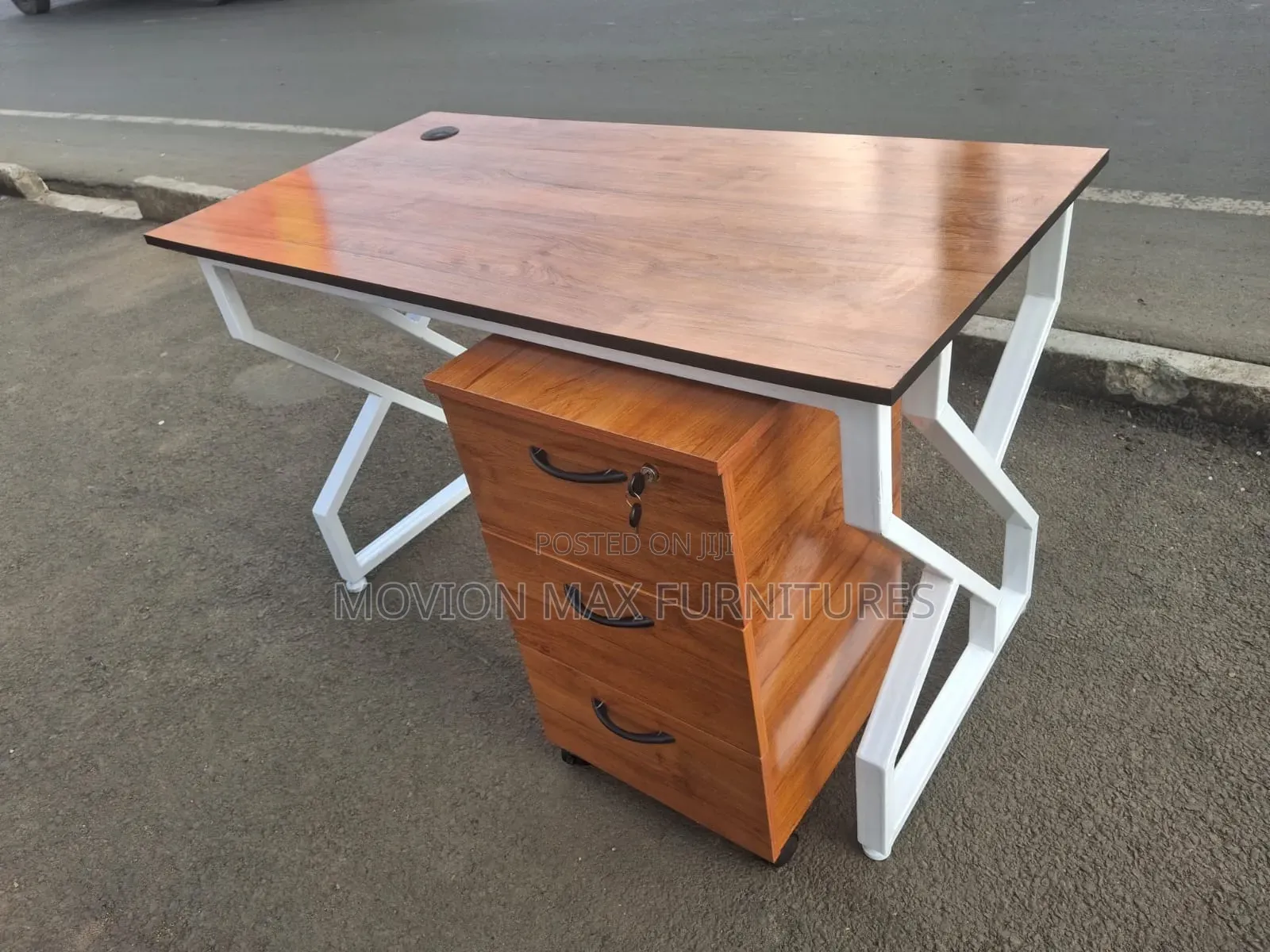 1.2m Pedestal Office Desk