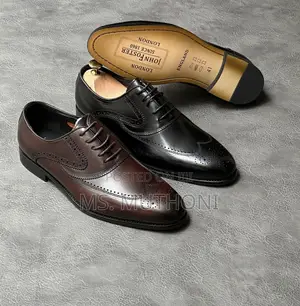 Wingtip Brogue Oxford Style Crafted From Leather.