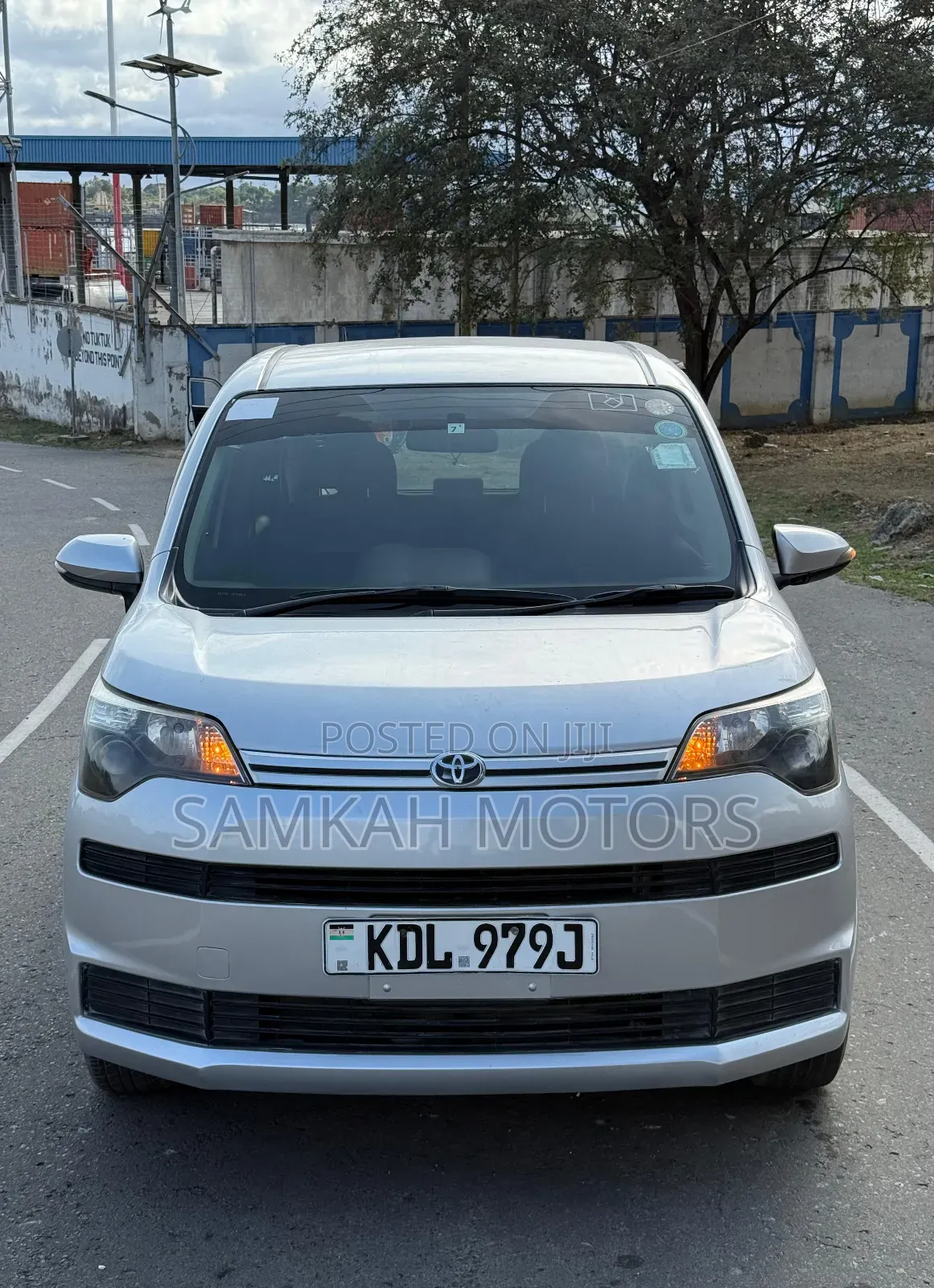 Toyota Spade 2017 Off white