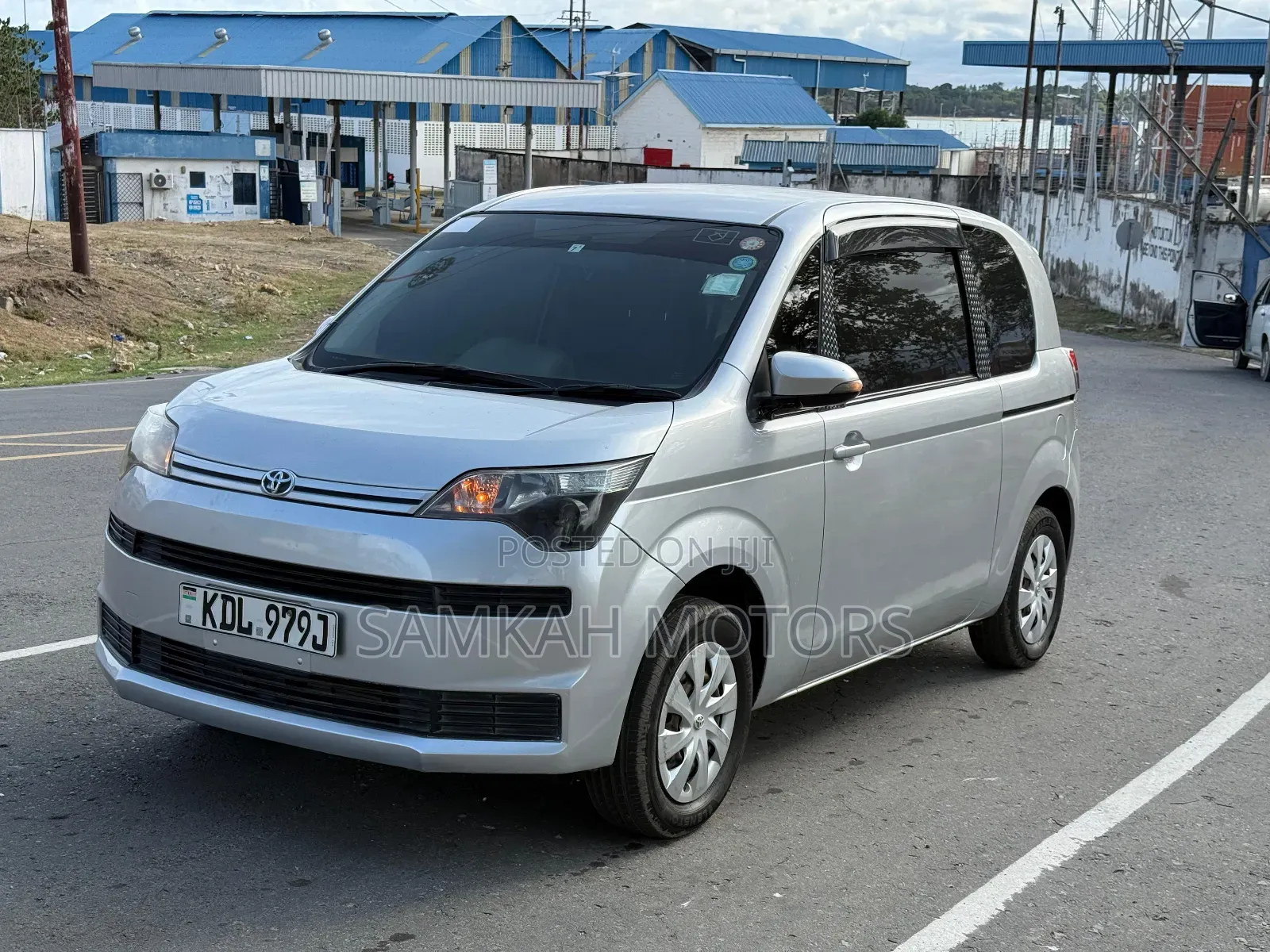Toyota Spade 2017 Off white