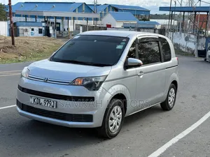 Toyota Spade 2017 Off white