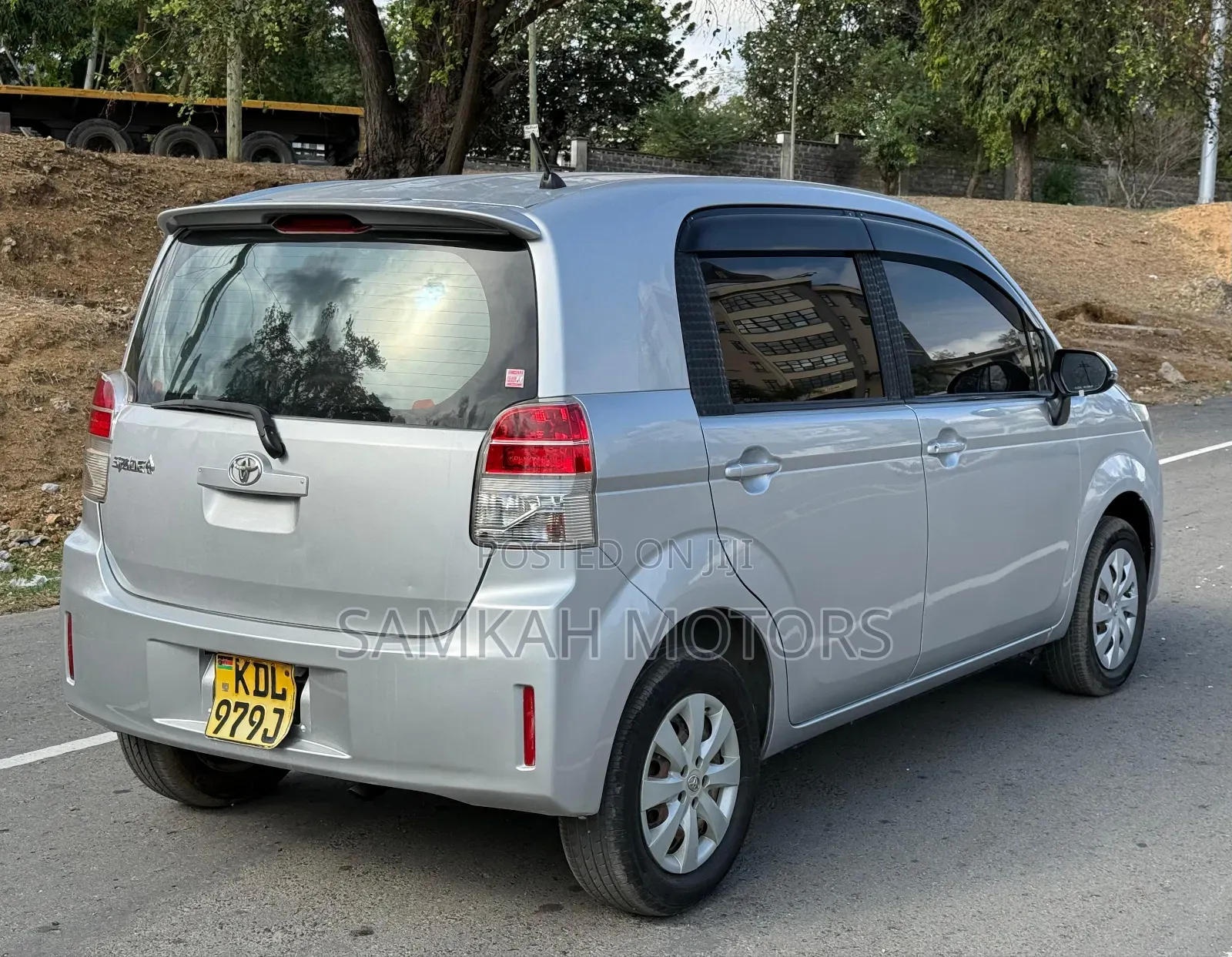 Toyota Spade 2017 Off white