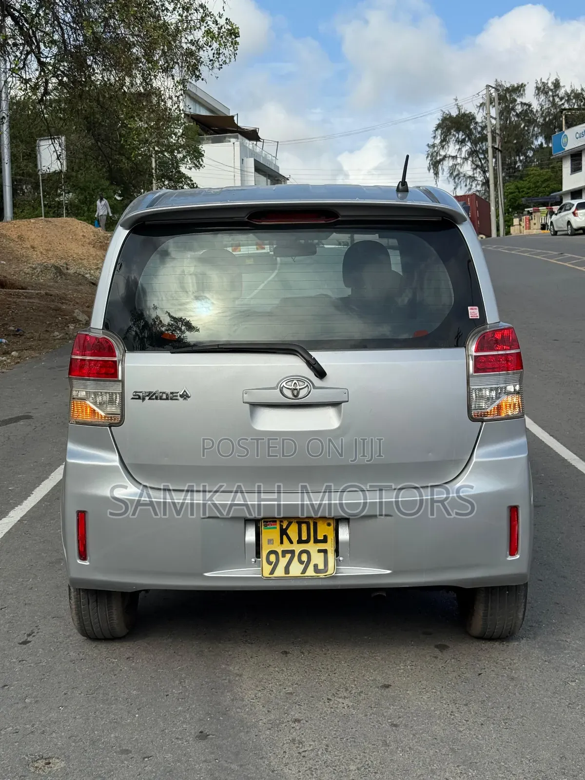 Toyota Spade 2017 Off white