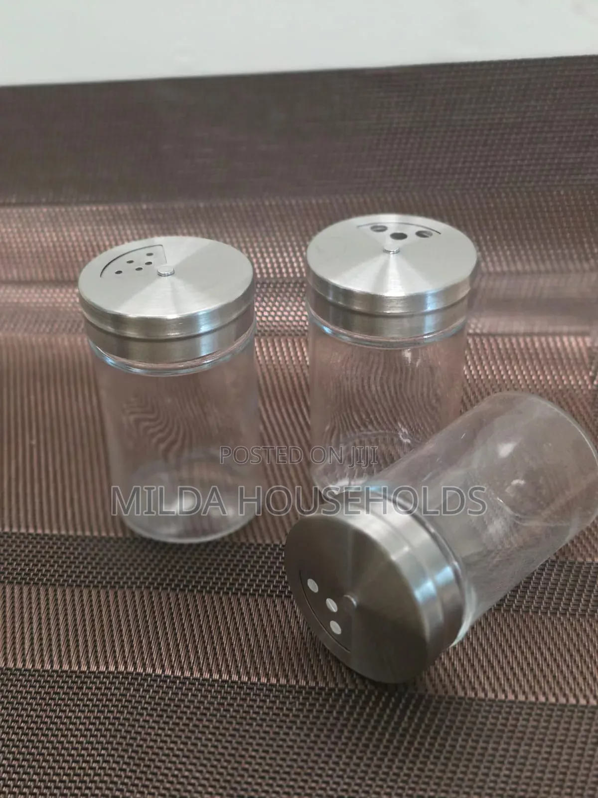 1 PCS Salt Shaker.