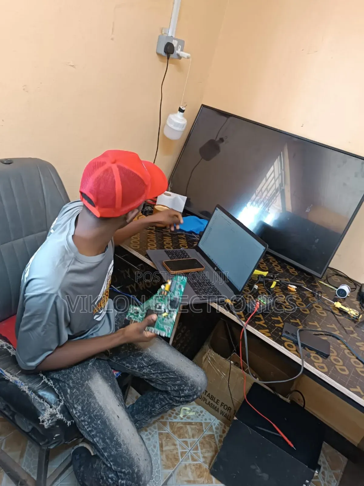We Repair Motherboard ,Software ,Backlight ,Screen Repair Services