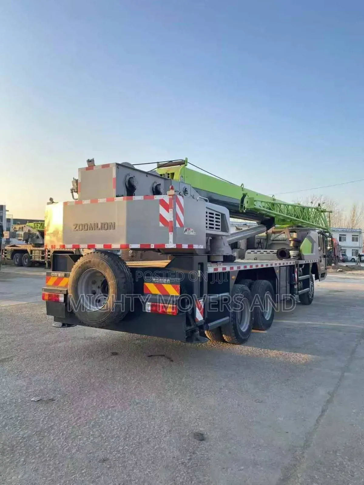 Transit Cranes for Goods Lifting Are Available