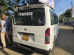 Toyota HiAce 2013 White