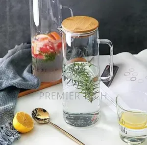 Heat Resistant Glass Jug With an Airtight Bamboo Lid.
