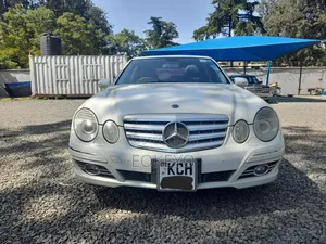 Mercedes-Benz E350 Base 4dr Sedan RWD (3.5L 6cyl 7A) 2009 Pearl