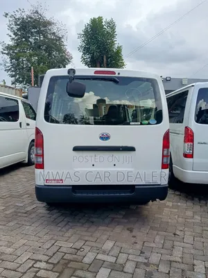 Toyota HiAce 2019 White