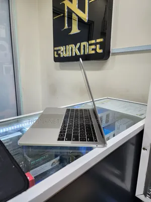 Laptop Apple MacBook Pro 2017 16GB Intel Core i7 SSD 256GB