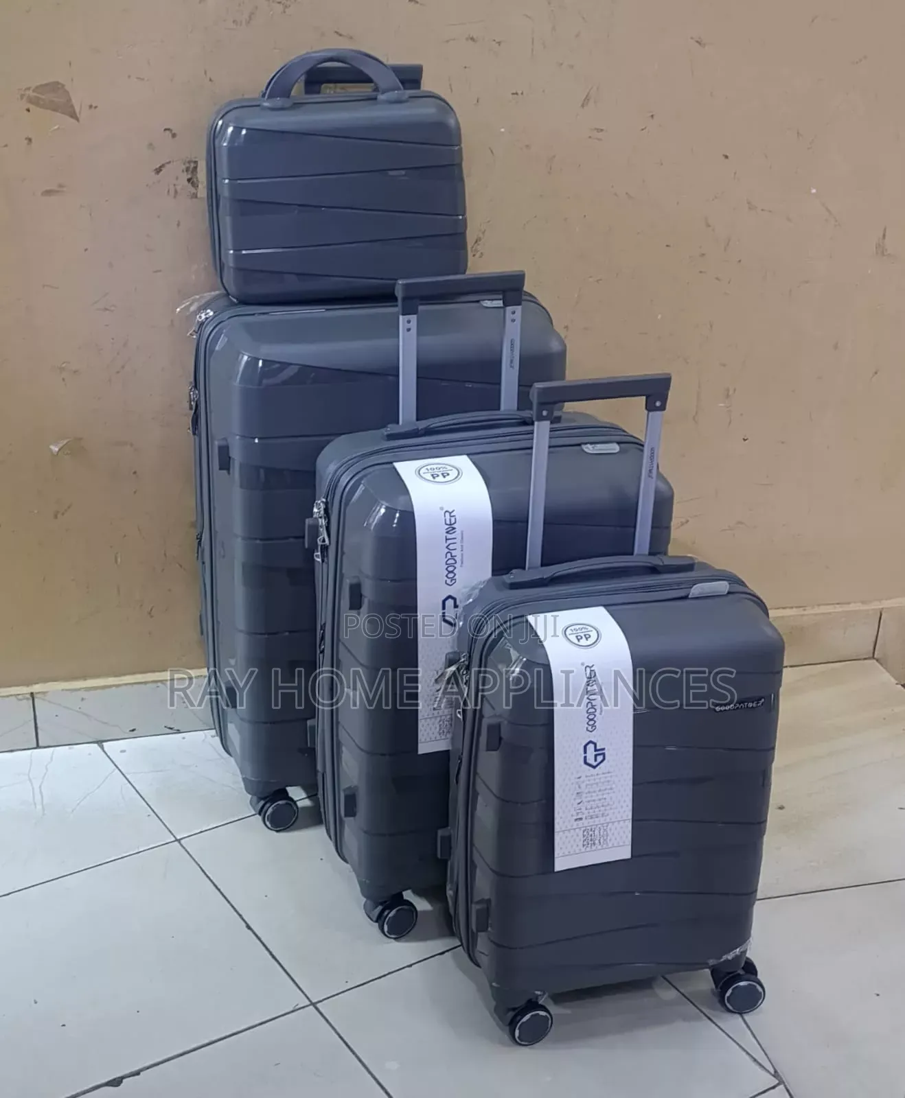 Luxurious Rubber Suitcase Set 4 in 1