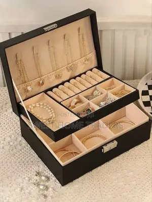 *Exquisite Large Capacity Travel Jewelry Bag / Jewelry Organizer*