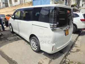 Toyota Voxy 2018 White