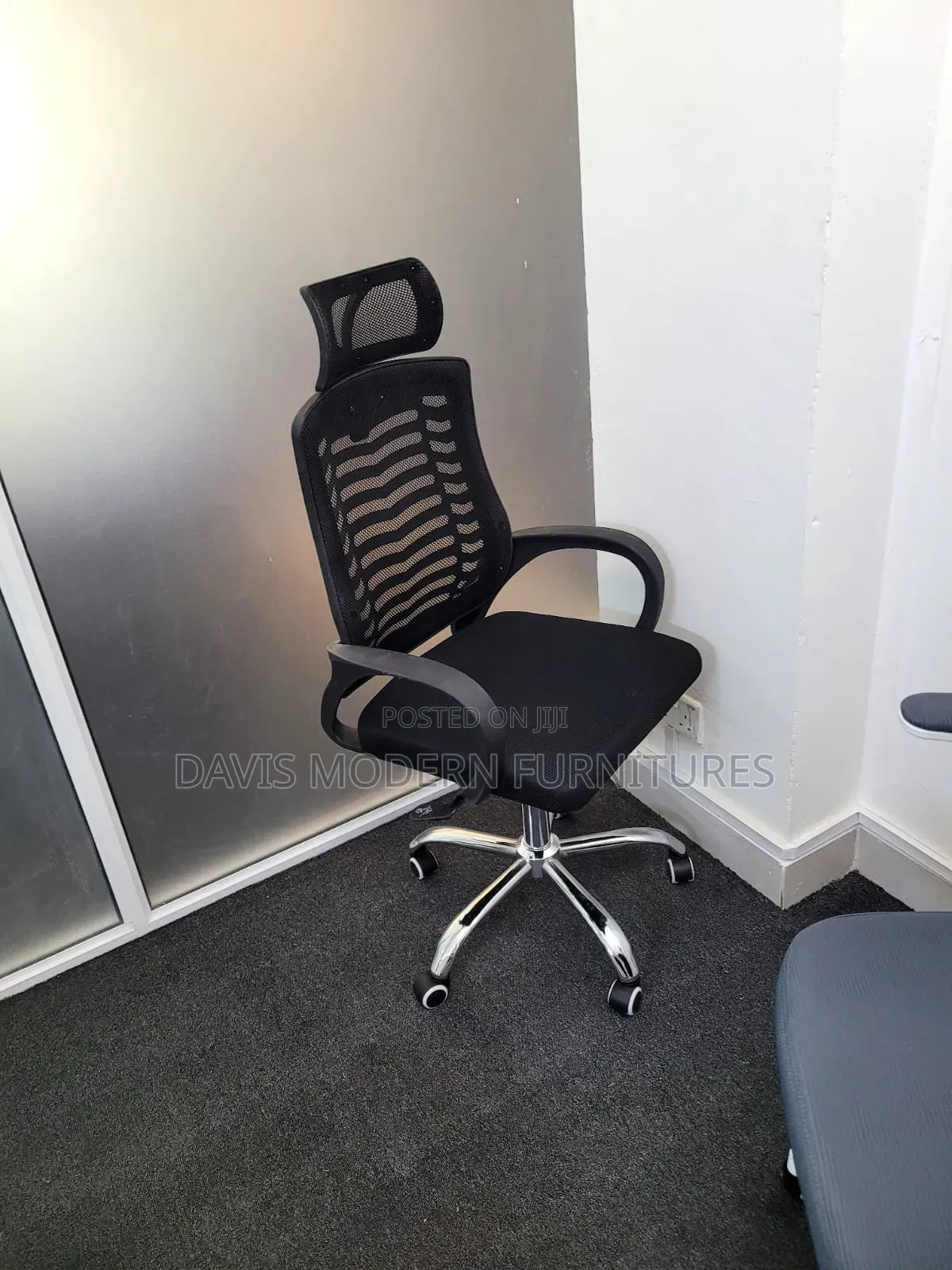 Black Headrest Office Chair