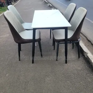 The Draining Table With 4 Set