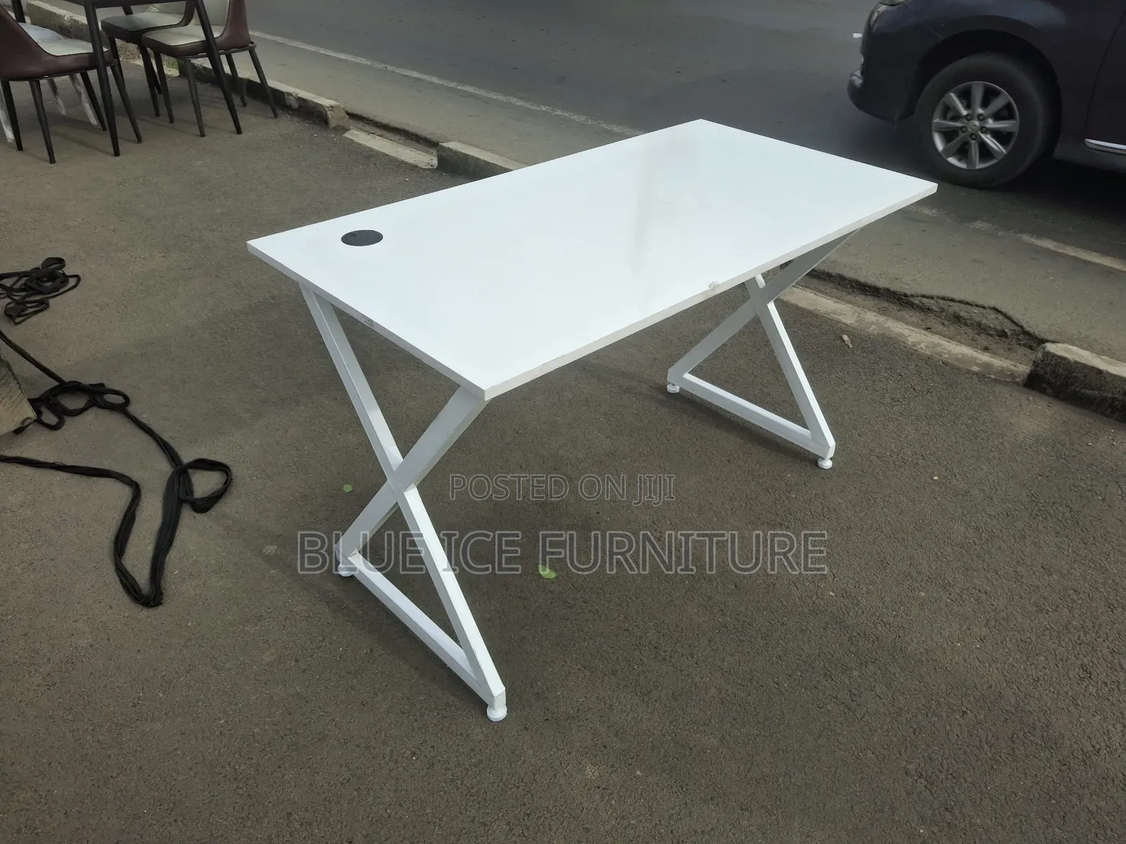 Single Metallic Working Table