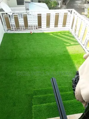 Durable Artificial Turf – Ideal for High Traffic Areas