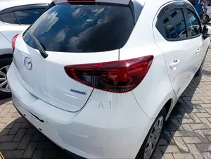 Mazda 2 2019 Pearl