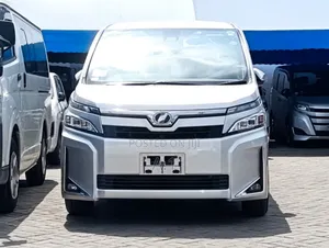 Toyota Voxy 2019 Silver