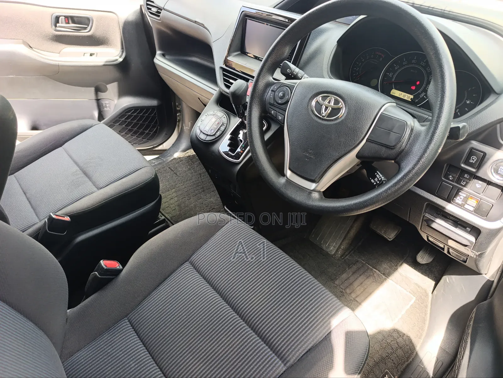Toyota Voxy 2019 Silver